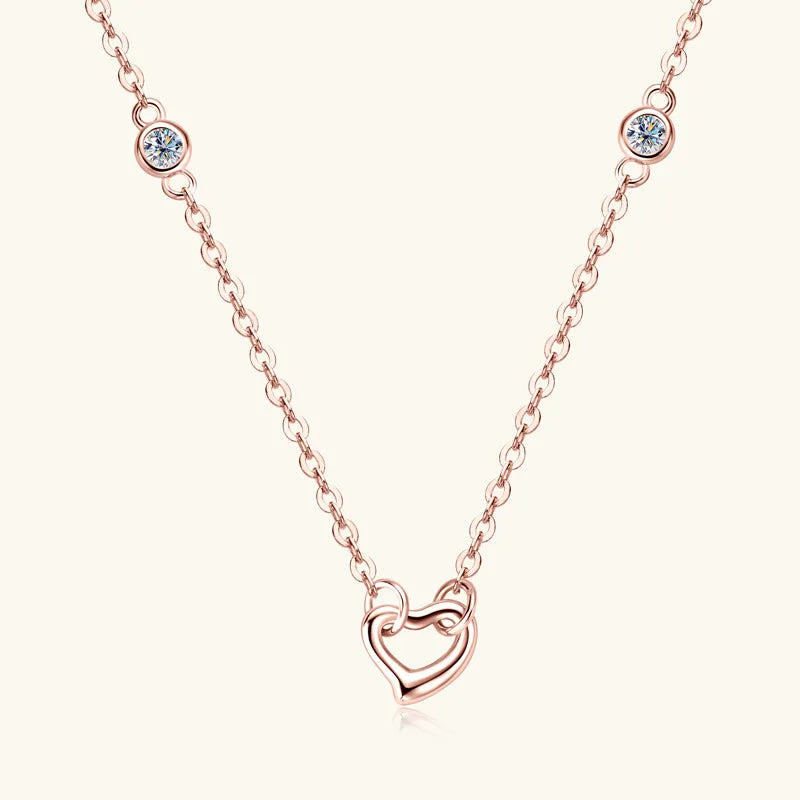 Stunning Silver Necklace with Heart Pendant & Sparkling Gem - Romantic Eye-Catcher