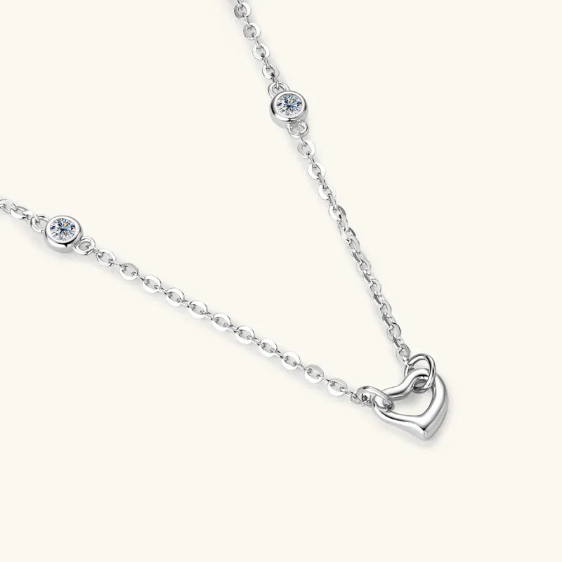 Stunning Silver Necklace with Heart Pendant & Sparkling Gem - Romantic Eye-Catcher