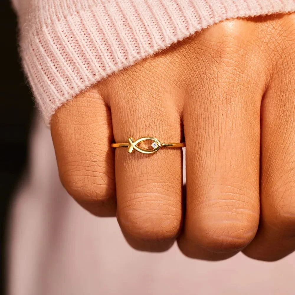 Delicate Gold Fish-Shaped Ring with Tiny Gem - A Whimsical and Elegant Finger Adornment