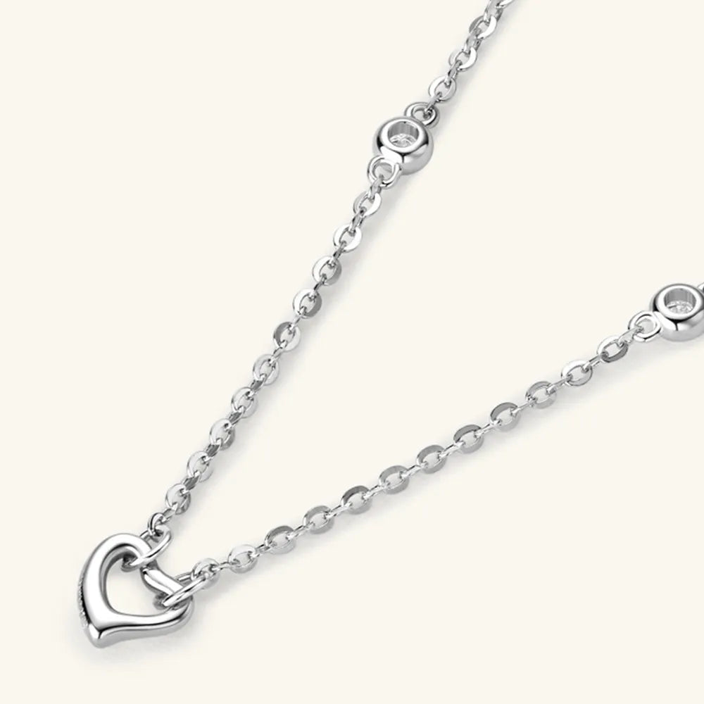 Stunning Silver Necklace with Heart Pendant & Sparkling Gem - Romantic Eye-Catcher