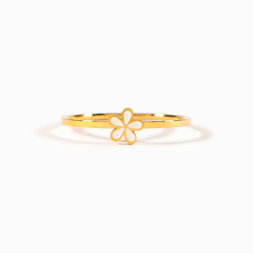 Delicate Gold Ring with Dainty White Flower - A Subtle and Charming Finger Accessory