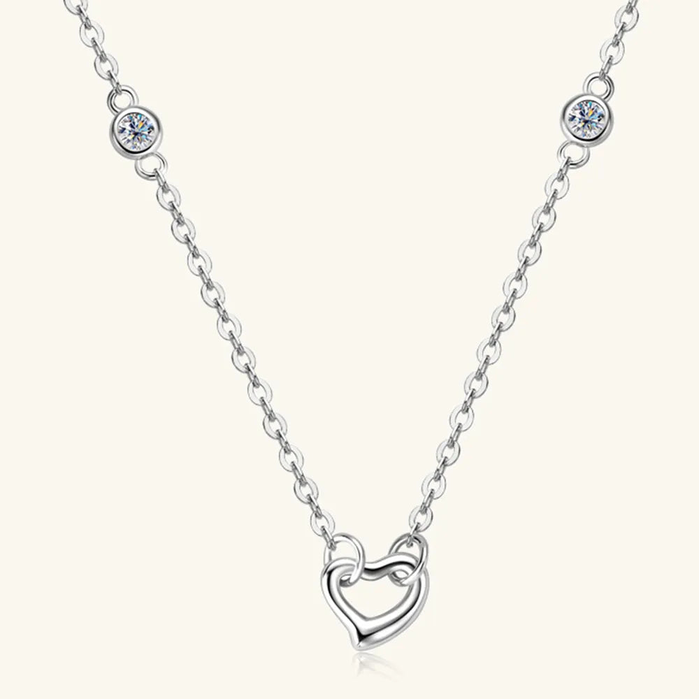Stunning Silver Necklace with Heart Pendant & Sparkling Gem - Romantic Eye-Catcher