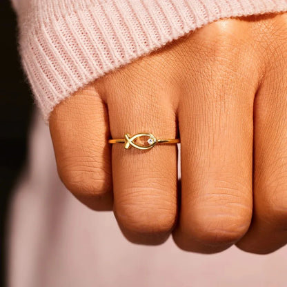 Delicate Gold Fish-Shaped Ring with Tiny Gem - A Whimsical and Elegant Finger Adornment
