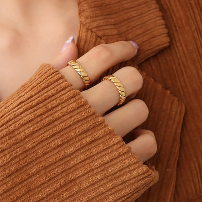 Stylish Textured Gold Ring Set - A Pair of Chic Accessories for Trendy Looks