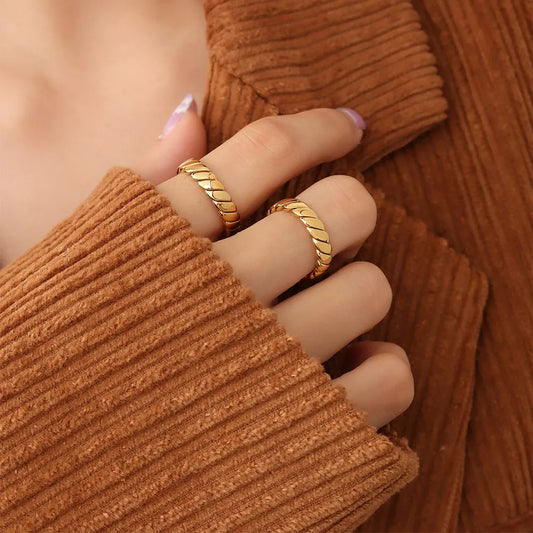 Stylish Textured Gold Ring Set - A Pair of Chic Accessories for Trendy Looks