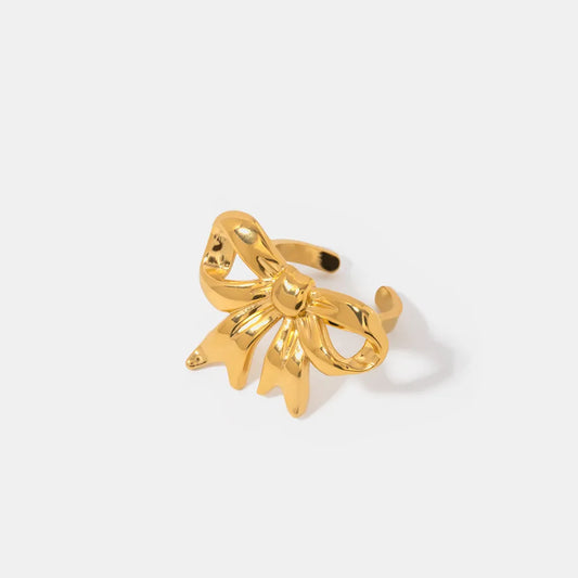 Chic Bow-Embellished Gold Ring - A Striking Accessory for Fashion Enthusiasts